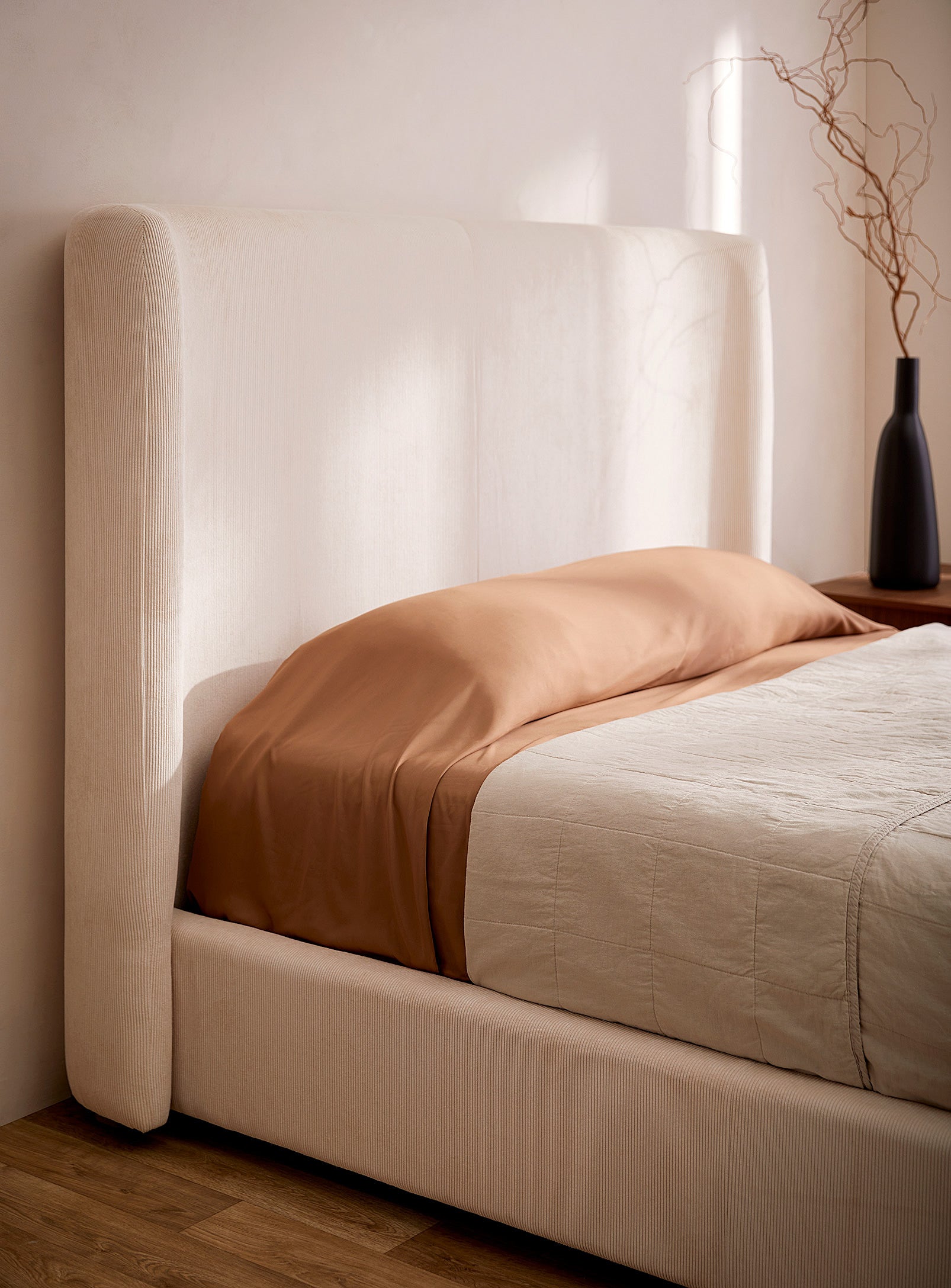 Odelia Queen Bed | Hoft Home