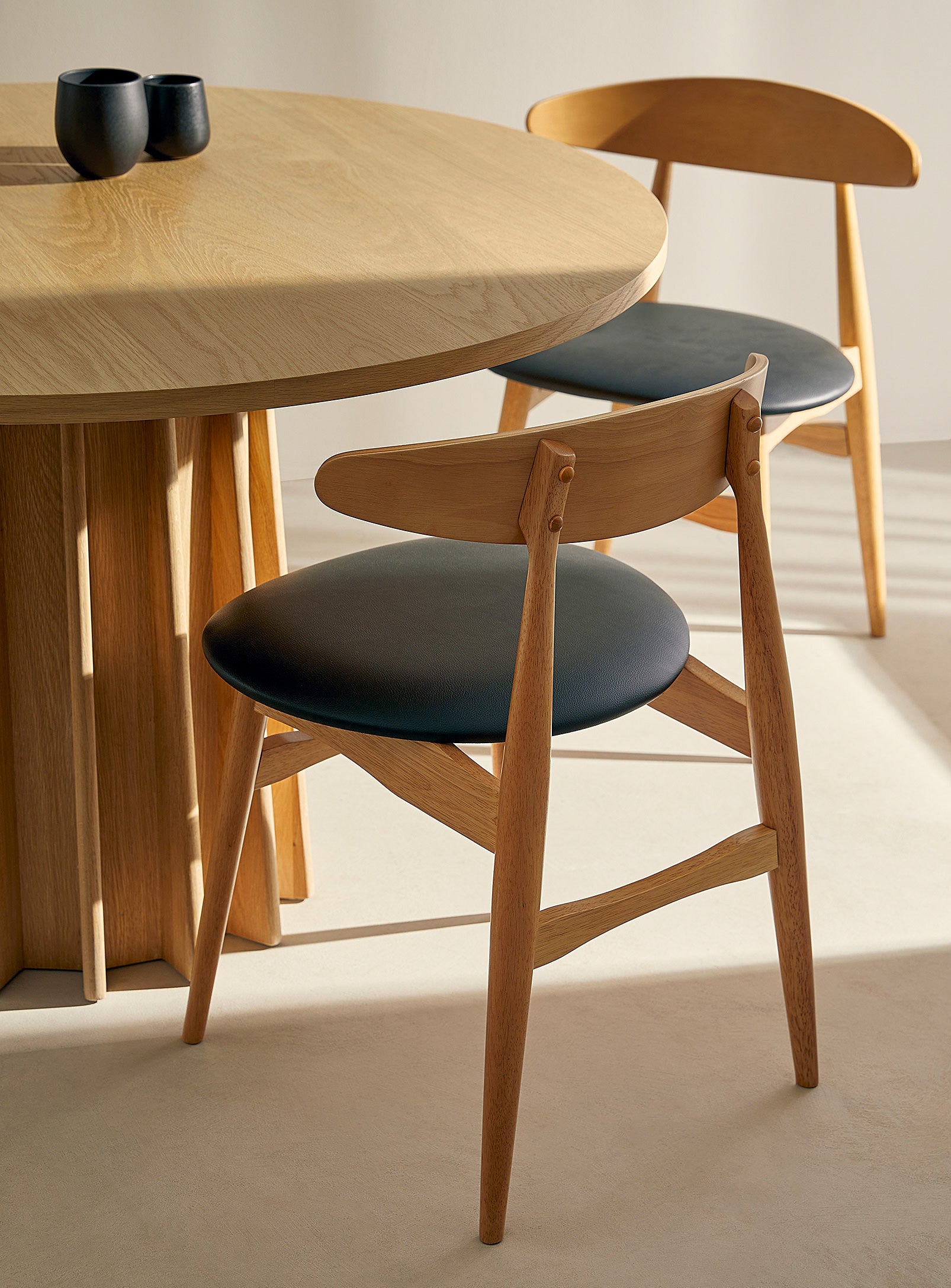 Telyn Chair - Natural & Black | Hoft Home